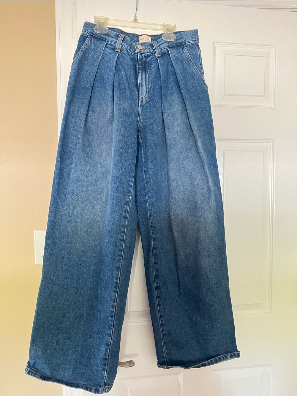 Alice + Olivia Medium Blue Pleated Wide-Leg Jeans